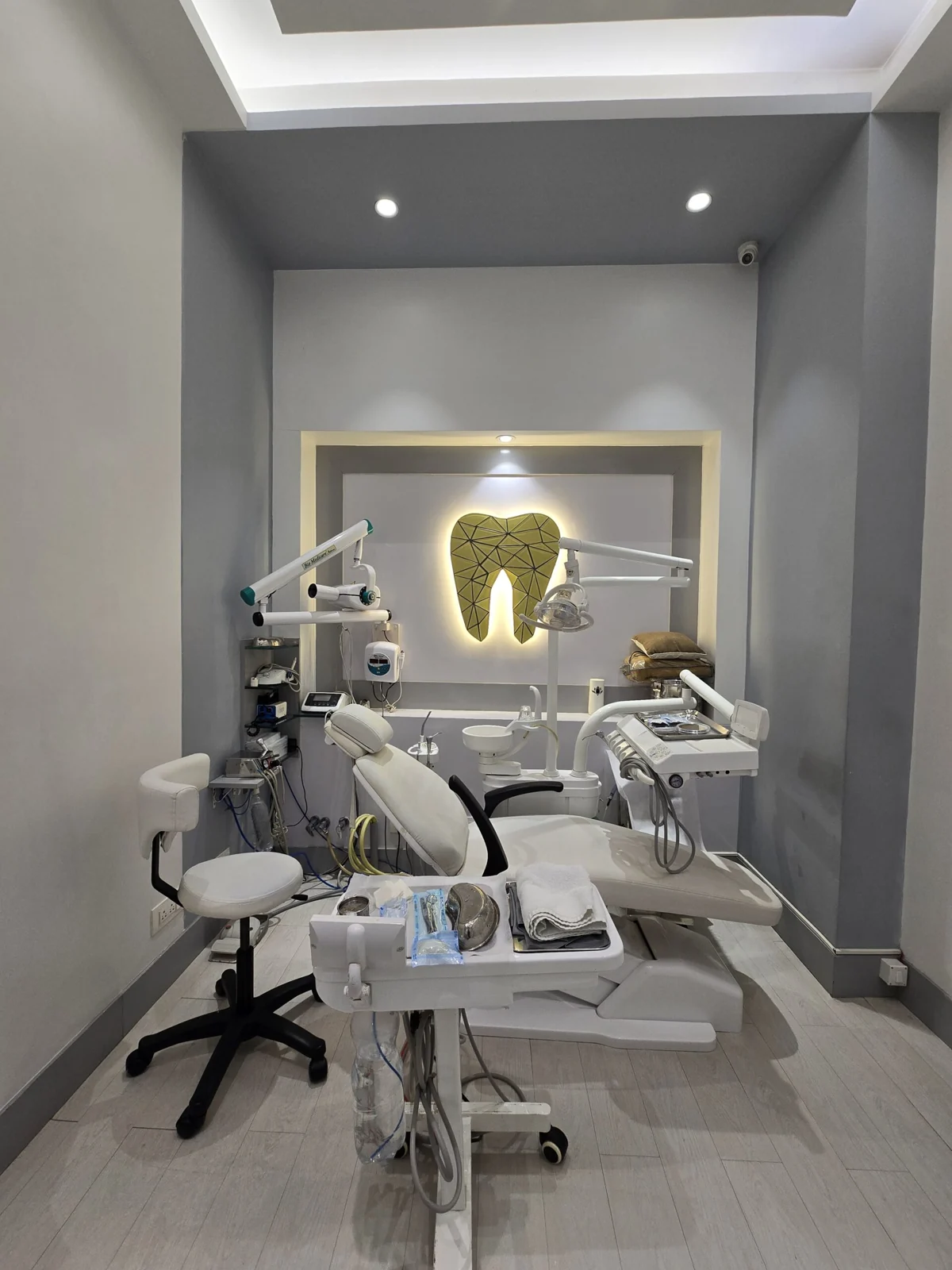 Royal Dental Clinics — fixed teeth & implants care